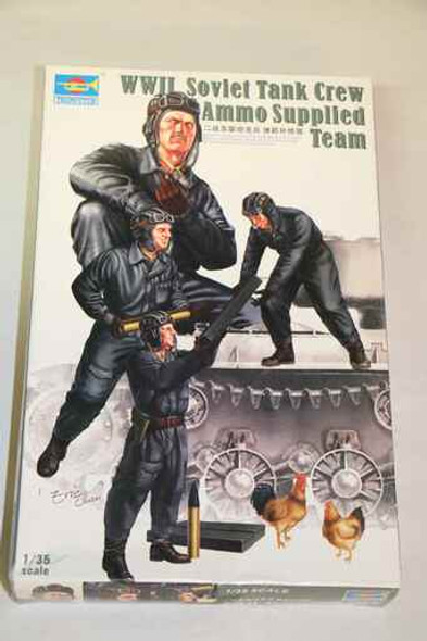 TRP00411 - Trumpeter 1/35 WWII Soviet Tank Crew Ammo Team
